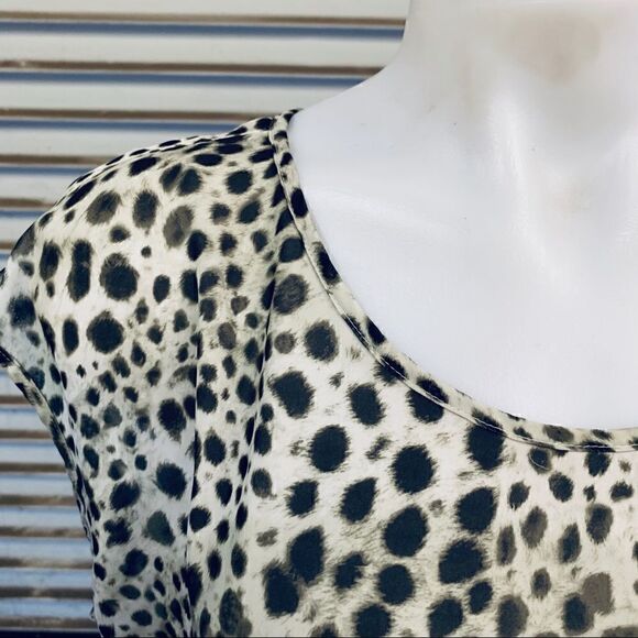 🛍️Jennifer Lopez animal print top with cut out - Picture 4 of 8